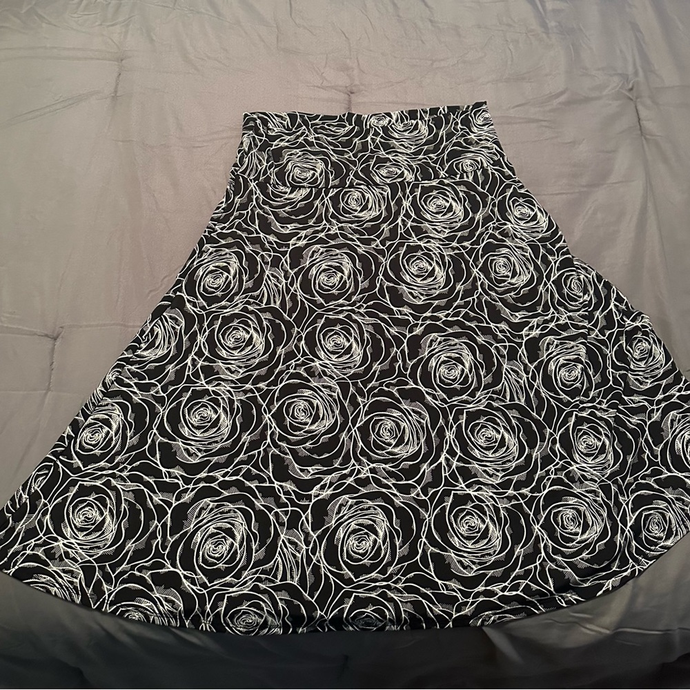 Lularoe skirt knee length with rose pattern in a size XL